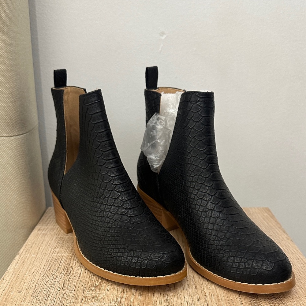 Elegant Black and Brown Textured Ankle Booties
